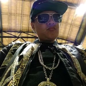 Meet your Posher, Dennis